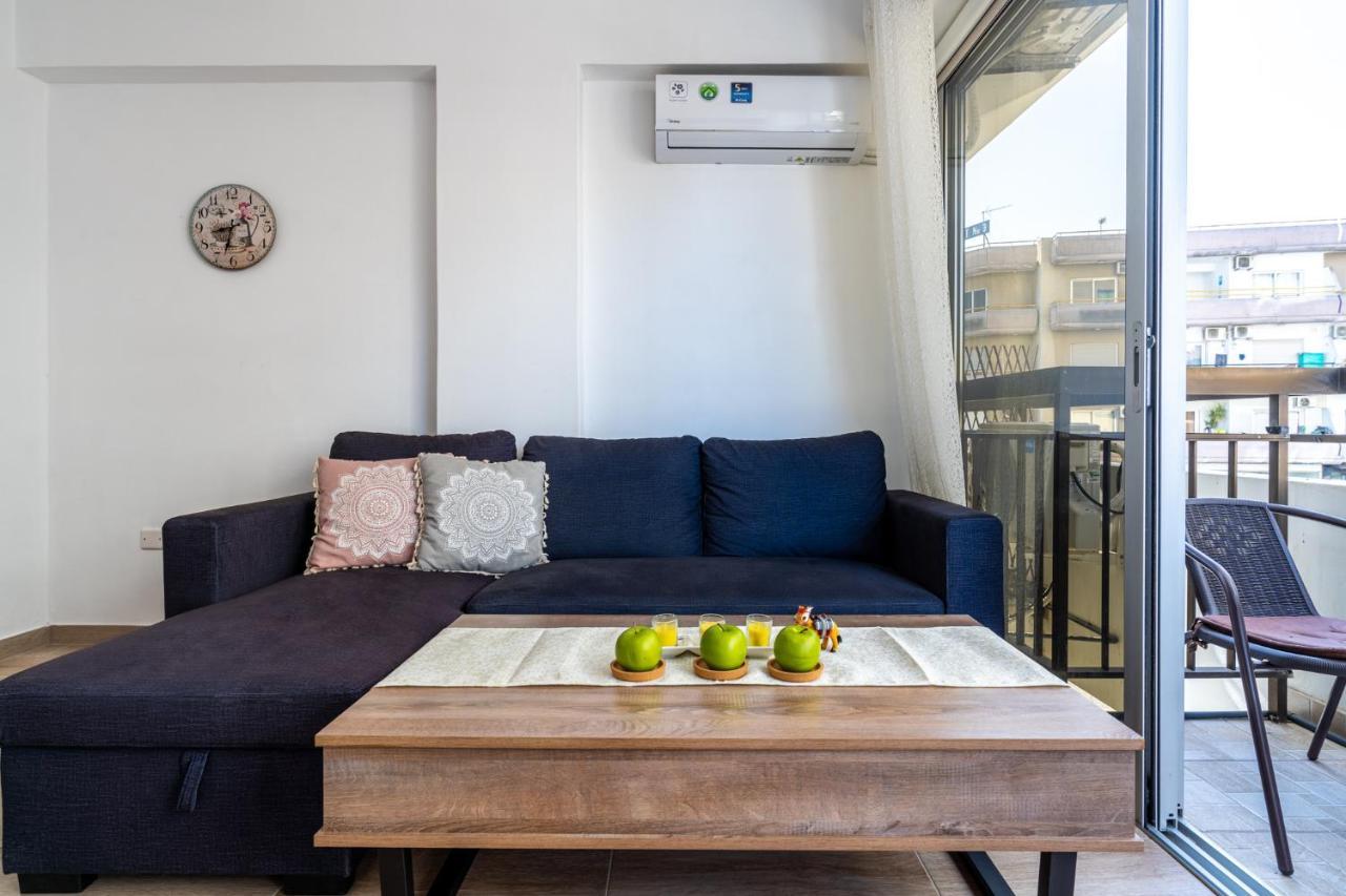 Berries 1-Br Apt In Larnaka Exterior foto